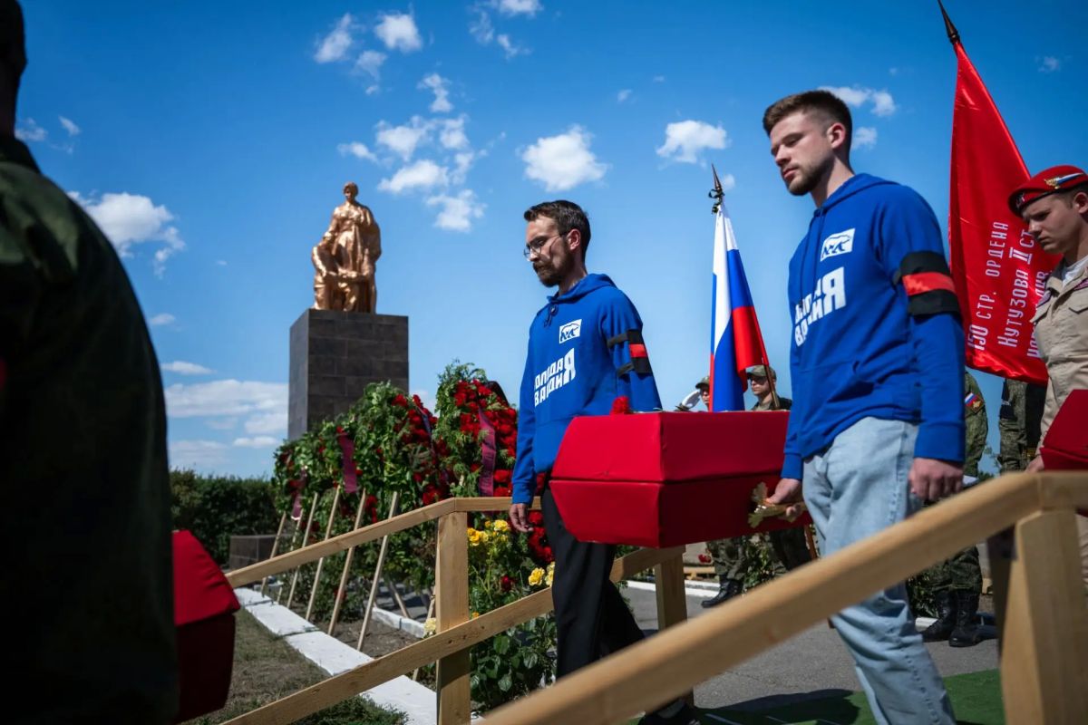 День памяти и скорби, в Геническе прошла церемония захоронения останков мирных жителей, ставших жертвами нацистских преступлений в годы Великой Отечественной войны День памяти и скорби, в Геническе прошла церемония захоронения останков мирных жителей, ставших жертвами нацистских преступлений в годы Великой Отечественной войны