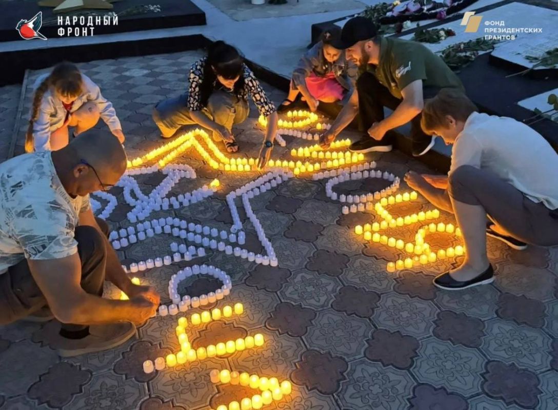 22-го июня в селе Приморское прошла трогательная патриотическая акция "Живой огонь памяти" 22-го июня в селе Приморское прошла трогательная патриотическая акция "Живой огонь памяти"