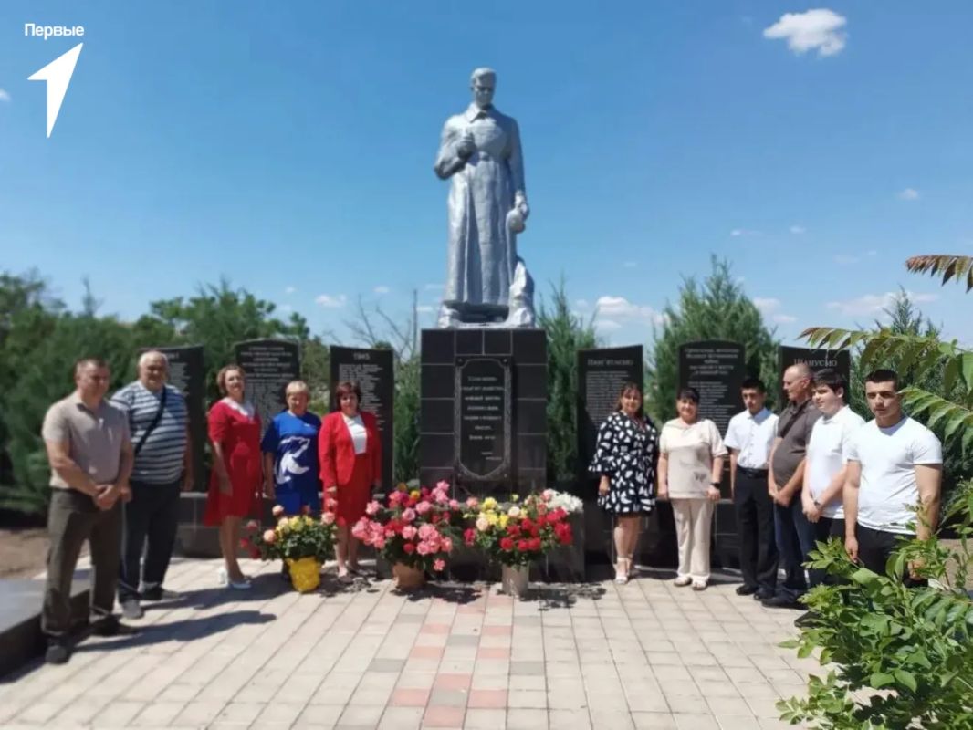 Первые Нижниеторгаевской школы почтили память героев Великой Отечественной войны Первые Нижниеторгаевской школы почтили память героев Великой Отечественной войны