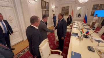 Кадры встречи Игоря Краснова и Сурьи Канта – Председателя Верховного Суда Республики Индия
