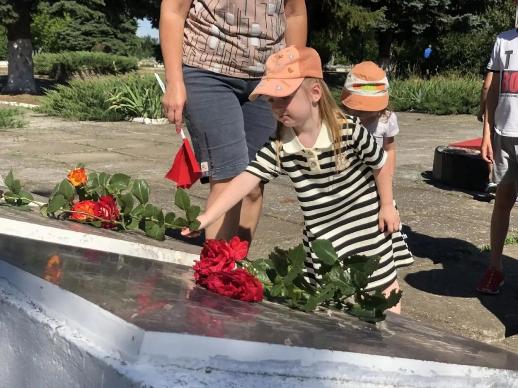 Александр Дудка: В Скадовском округе воспитанники детского сада почтили память героев: урок патриотизма через сердце Александр Дудка: В Скадовском округе воспитанники детского сада почтили память героев: урок патриотизма через сердце