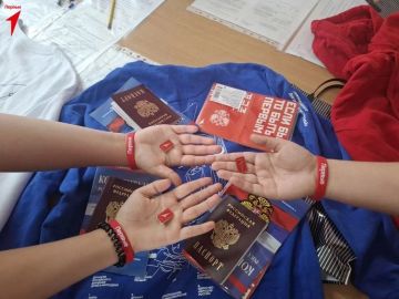 В Верхнерогачикском округе состоялась торжественная церемония вручения паспортов юным гражданам Российской Федерации в рамках акции «Мы — граждане России»
