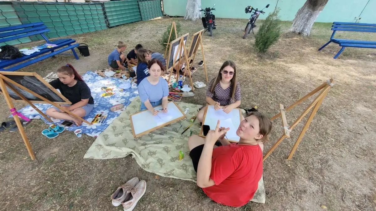 В Стрелковом рисуют лето!. 24 июня в селе Стрелковое настоящий праздник творчества В Стрелковом рисуют лето!. 24 июня в селе Стрелковое настоящий праздник творчества