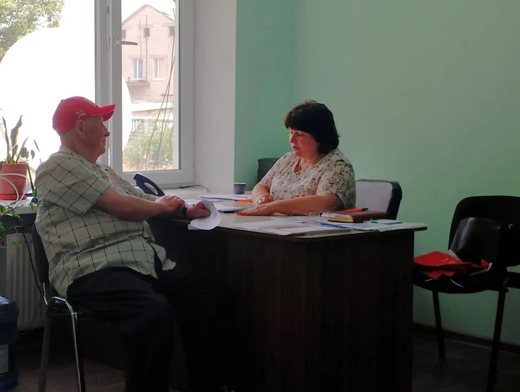 Начальник Тавричанского территориального отдела Оксана Довбня провела личный приём граждан