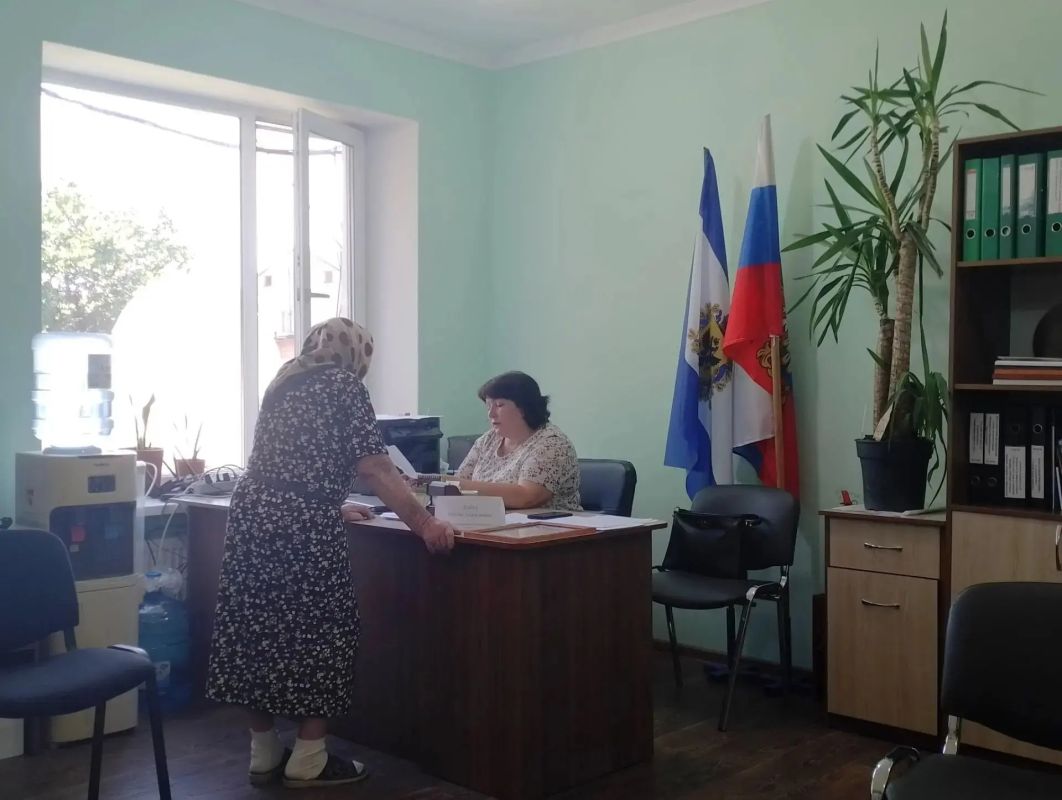 Начальник Тавричанского территориального отдела Оксана Довбня провела личный приём граждан Начальник Тавричанского территориального отдела Оксана Довбня провела личный приём граждан