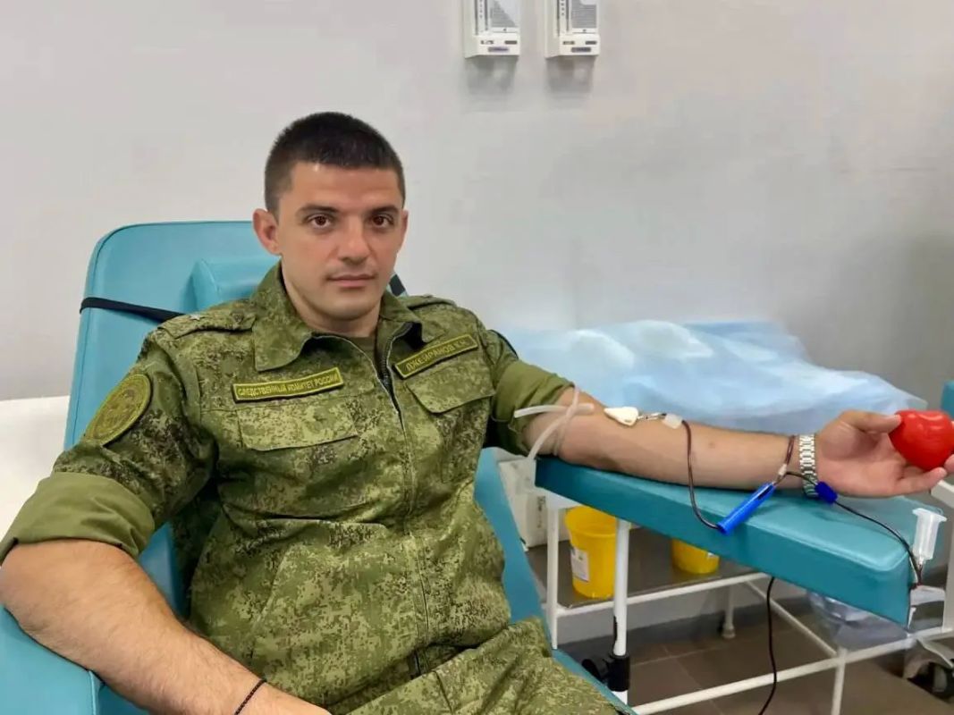 Офицеры СК России по Херсонской области приняли участие в сдаче донорской крови Офицеры СК России по Херсонской области приняли участие в сдаче донорской крови