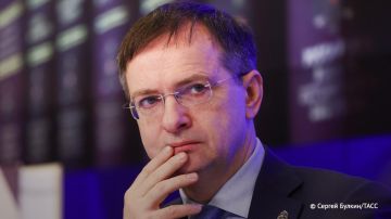 Курс по обществознанию в школах сокращен с 6 до 3 лет без ущерба смыслу, заявил Мединский: