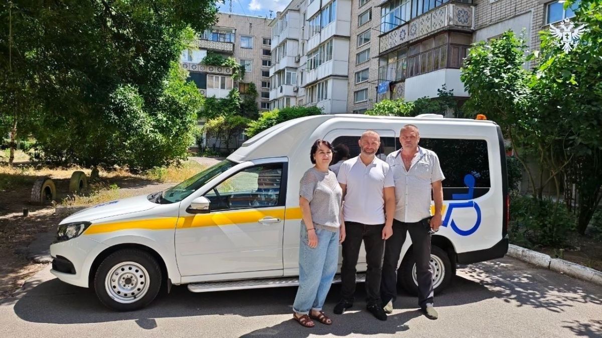 В Каховском округе начало работать социальное такси для пенсионеров и маломобильных жителей