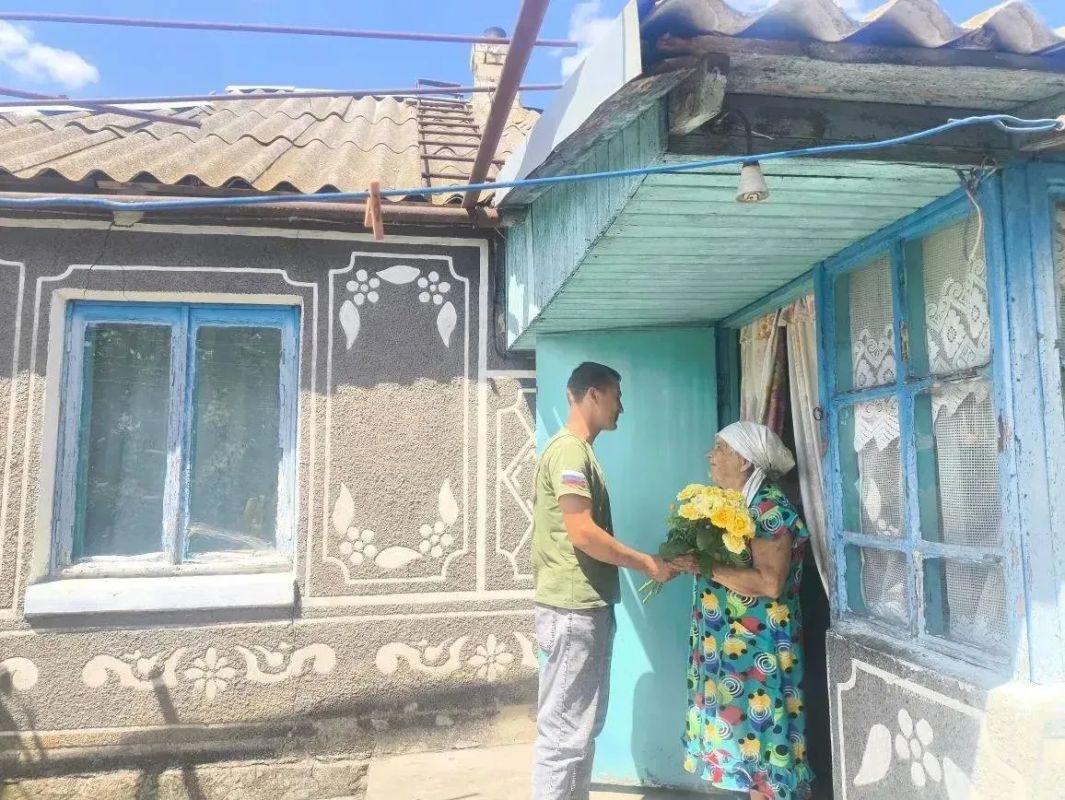 Активисты "Единой России" Горностаевского округа поздравили ветерана Великой Отечественной войны с 95-летием