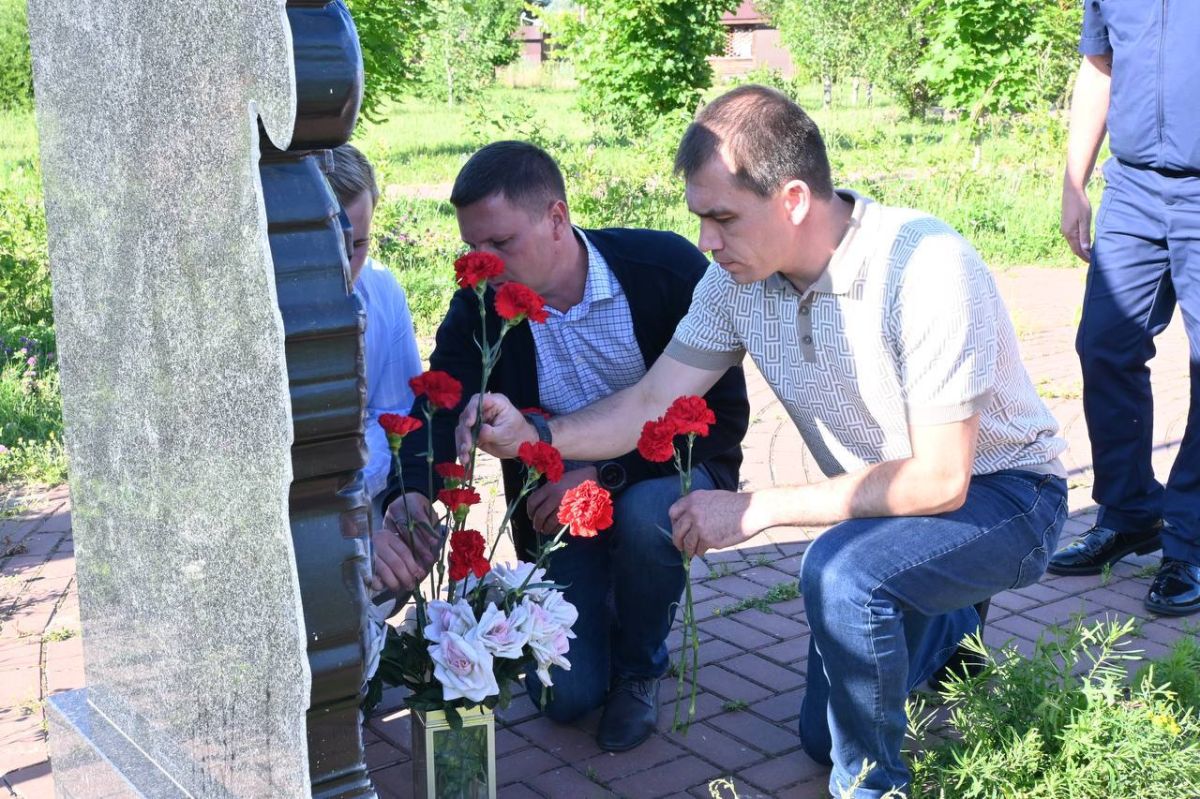 В День ветеранов боевых действий в Ульяновске почтили память героев-десантников В День ветеранов боевых действий в Ульяновске почтили память героев-десантников