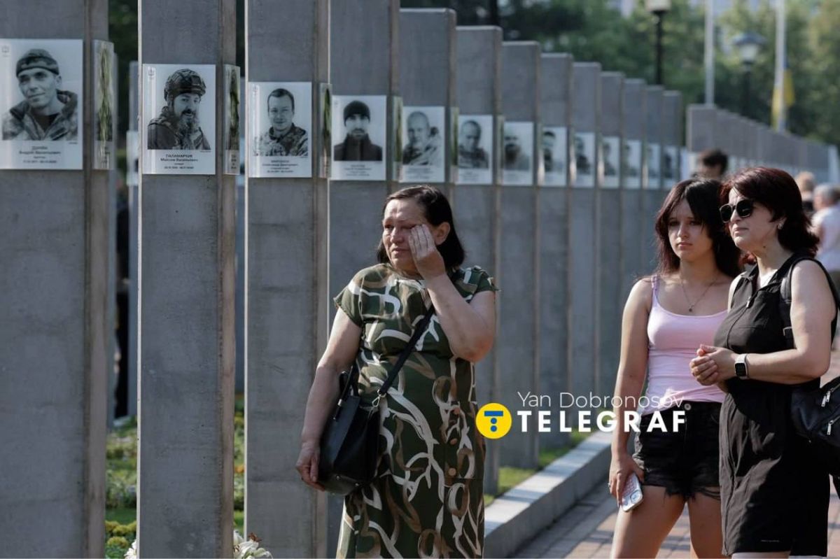 Советница главы ОП Виктория Страхова предлагает лишать брони руководителей предприятий, игнорирующих минуту молчания Советница главы ОП Виктория Страхова предлагает лишать брони руководителей предприятий, игнорирующих минуту молчания