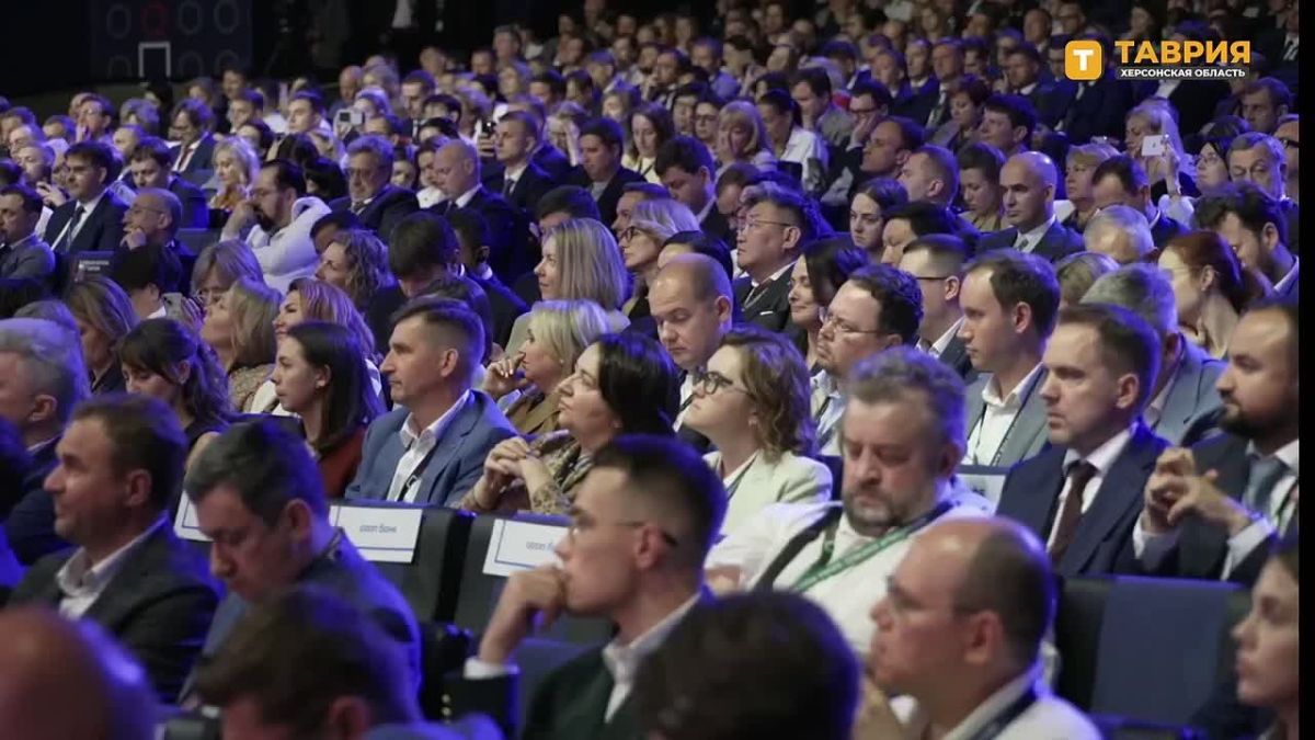 Перебои с топливом на заправках в России связаны с логистическими изменениями поставок, заявил Александр Новак