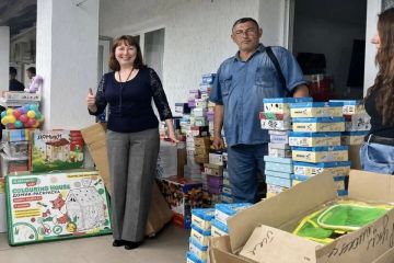 Жители Новоросийска собрали гумпомощь для херсонских детей