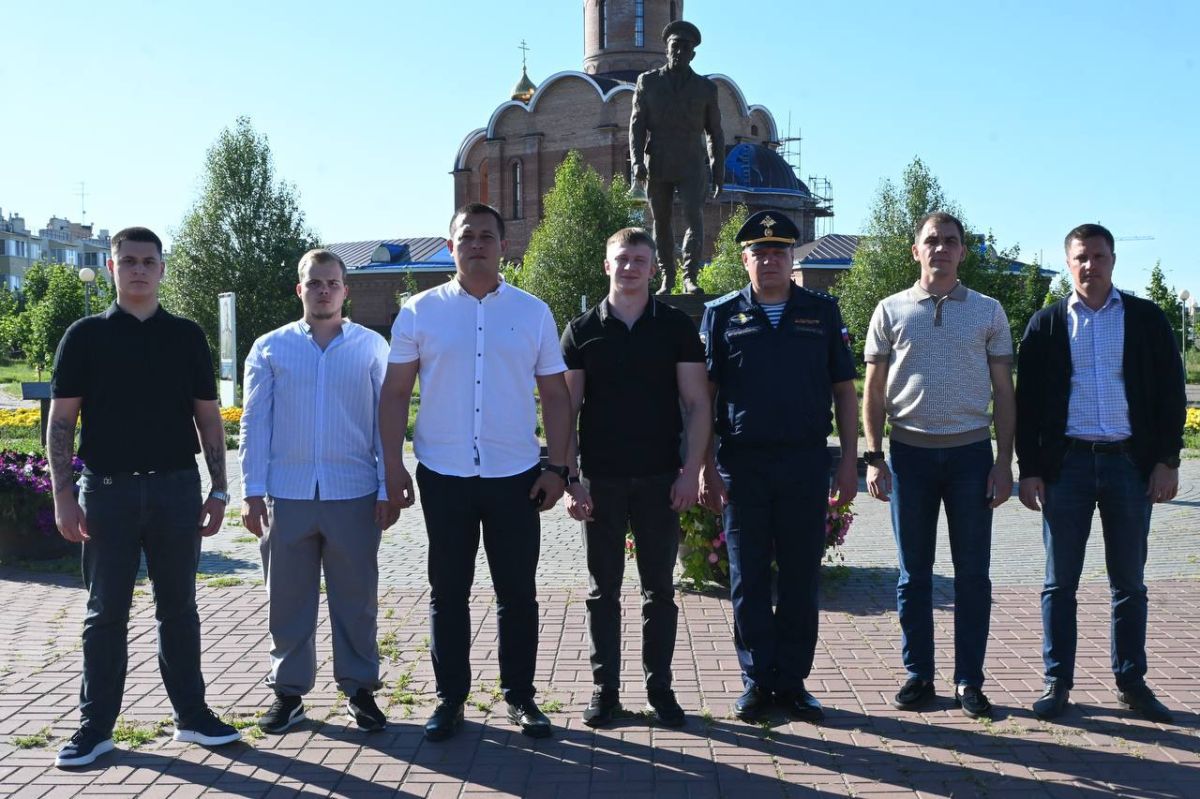 В День ветеранов боевых действий в Ульяновске почтили память героев-десантников В День ветеранов боевых действий в Ульяновске почтили память героев-десантников