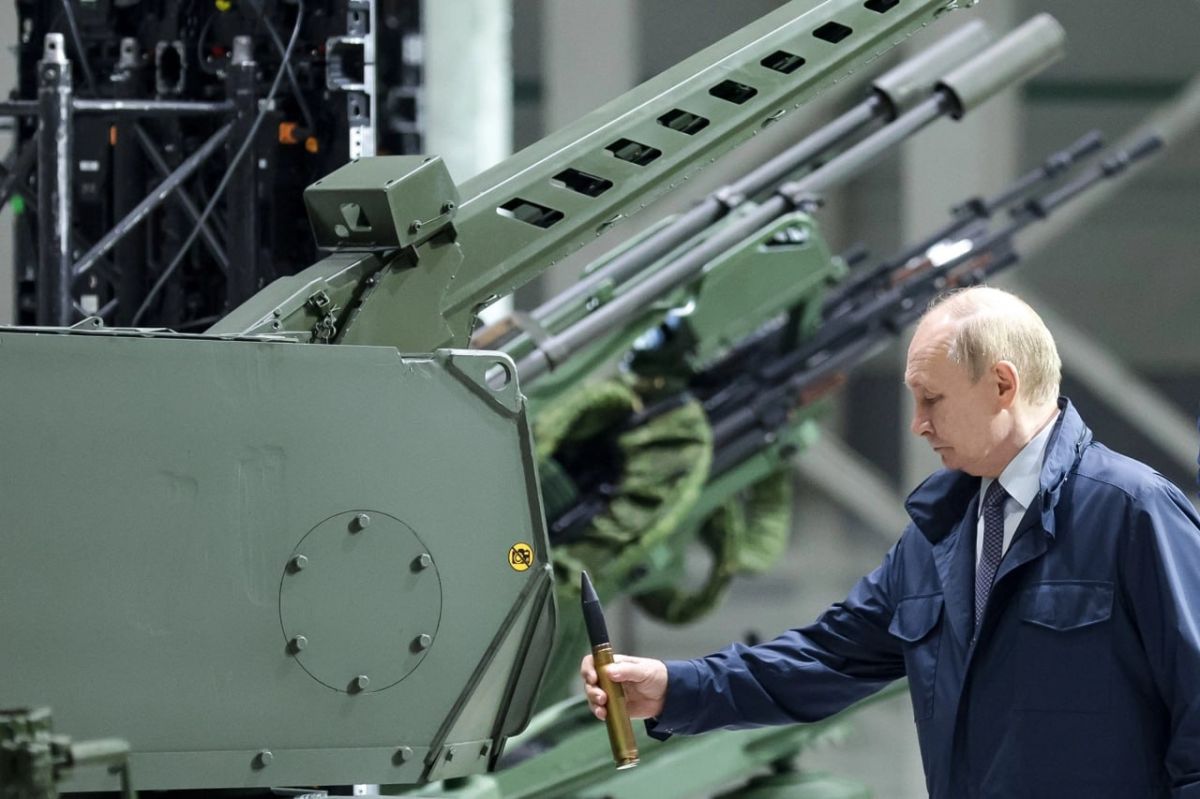 Щит России: Владимир Путин поставил задачу по ускоренному производству средств ПВО