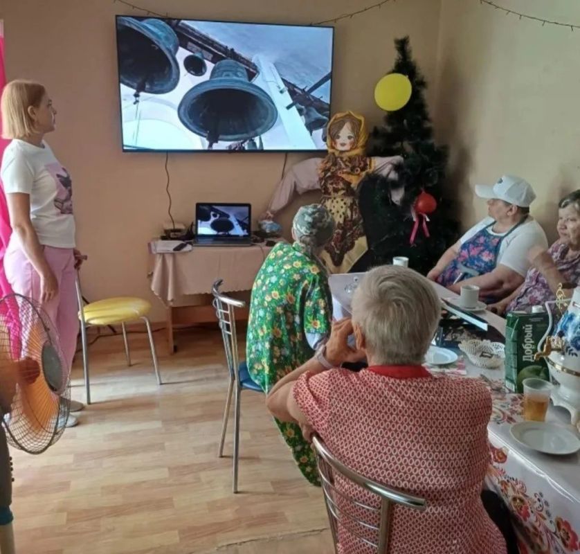 Виртуальное путешествие сквозь века: подопечные Каховского гериатрического пансионата побывали в городах Золотого кольца Виртуальное путешествие сквозь века: подопечные Каховского гериатрического пансионата побывали в городах Золотого кольца