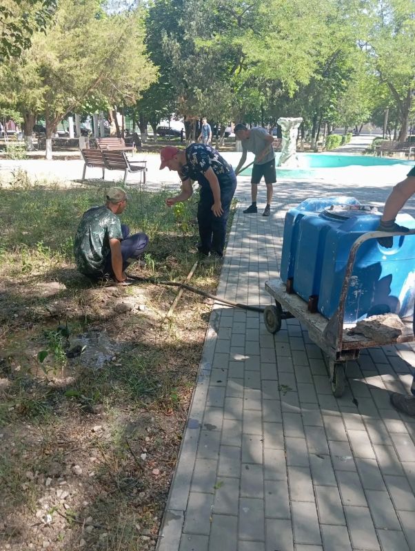 В поселке городского типа Новотроицкое активно продолжаются работы по благоустройству, направленные на улучшение качества жизни его жителей В поселке городского типа Новотроицкое активно продолжаются работы по благоустройству, направленные на улучшение качества жизни его жителей