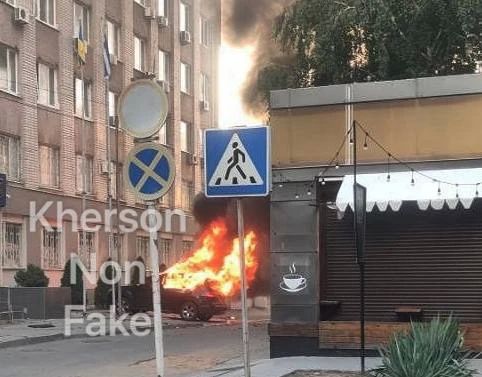 В Херсоне сегодня горел пикап после здания суда на улице Маяковского В Херсоне сегодня горел пикап после здания суда на улице Маяковского
