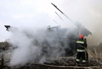 В Херсонской области после атаки дрона ВСУ полностью сгорел жилой дом