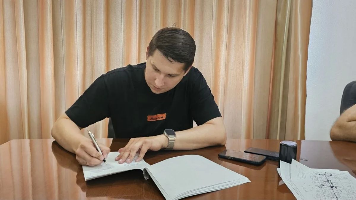Подписан контракт на реализацию проекта «Крылатые качели» в Скадовске Подписан контракт на реализацию проекта «Крылатые качели» в Скадовске