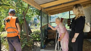 В Скадовске помогли навести порядок на участке матери участника СВО