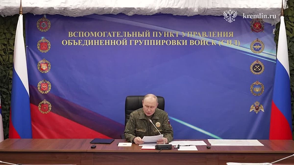 Владимир Путин посетил вспомогательный командный пункт Объединённой группировки войск