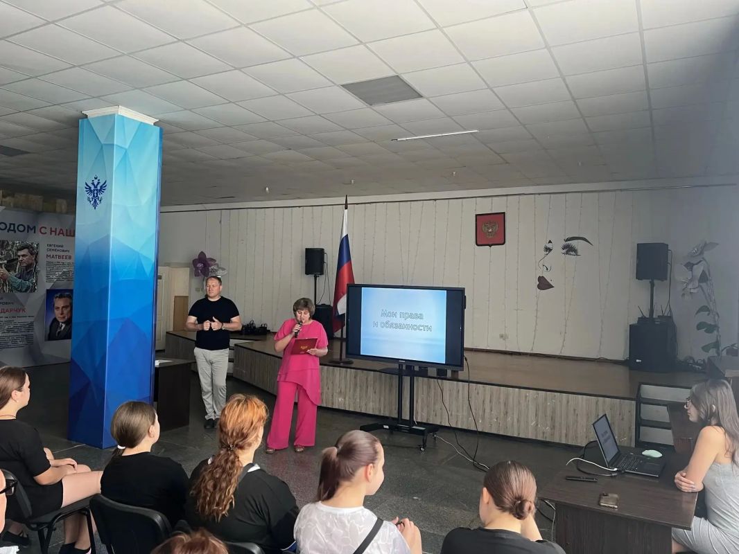 3 июля в МКУК «Центре культуры и досуга» Генического муниципального округа прошел познавательный и увлекательный квиз под названием «Мои права и обязанности» 3 июля в МКУК «Центре культуры и досуга» Генического муниципального округа прошел познавательный и увлекательный квиз под названием «Мои права и обязанности»