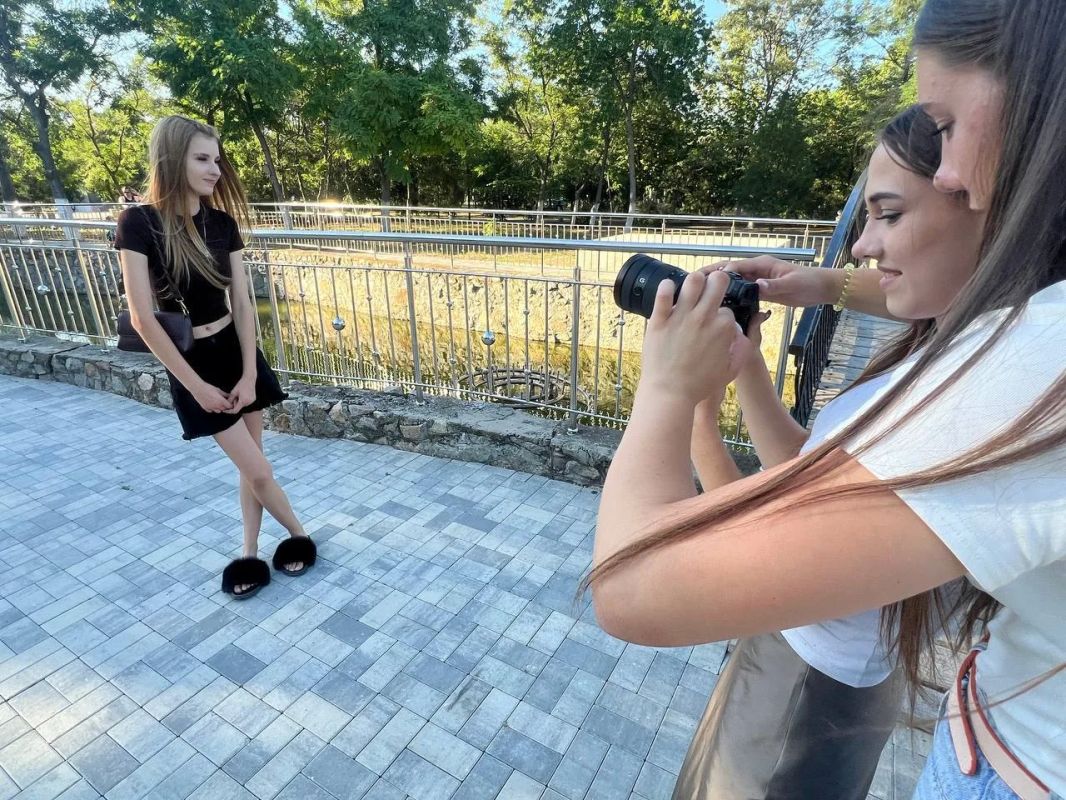 Больше, чем просто щелчок. Мир фотографии манит своей красотой и возможностями, особенно для тех, кто только начинает свой путь и мечтает создавать снимки на профессиональном уровне Больше, чем просто щелчок. Мир фотографии манит своей красотой и возможностями, особенно для тех, кто только начинает свой путь и мечтает создавать снимки на профессиональном уровне
