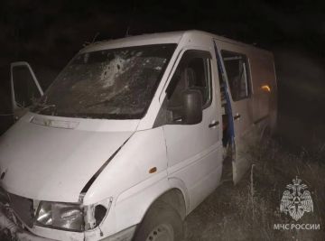 Спасатели МЧС спасли отца и сына после атаки БпЛА ВСУ в Чаплинском округе