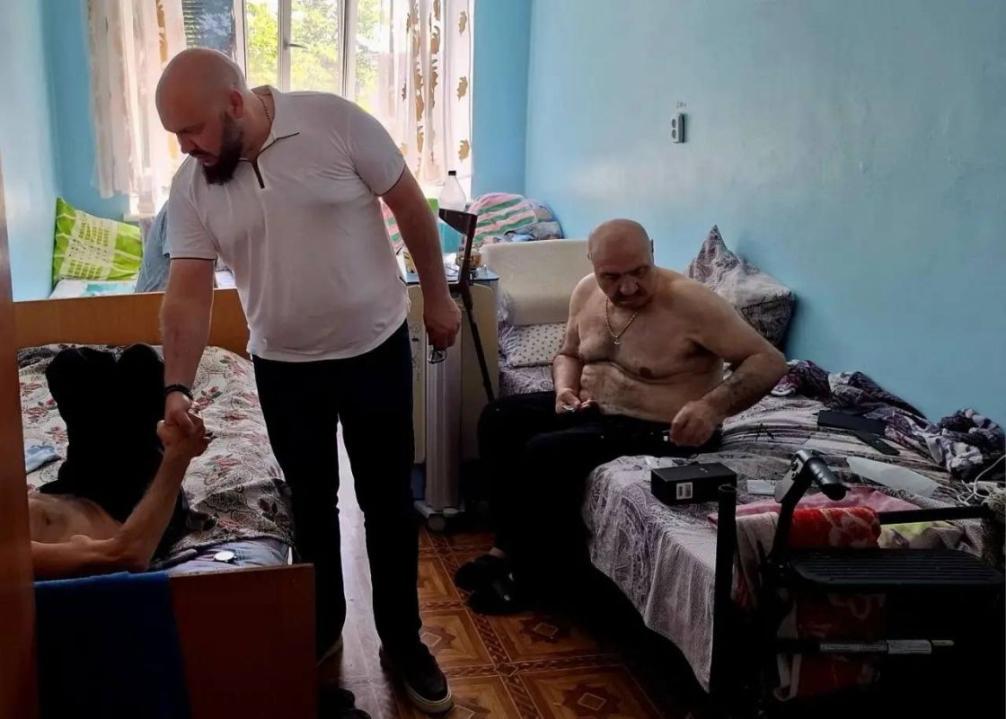 Сергей Георгиев: Проверил, как живут подопечные в Чаплинском гериатрическом пансионате Сергей Георгиев: Проверил, как живут подопечные в Чаплинском гериатрическом пансионате