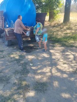 Жителям Павловки и Самойловки доставили запас питьевой воды