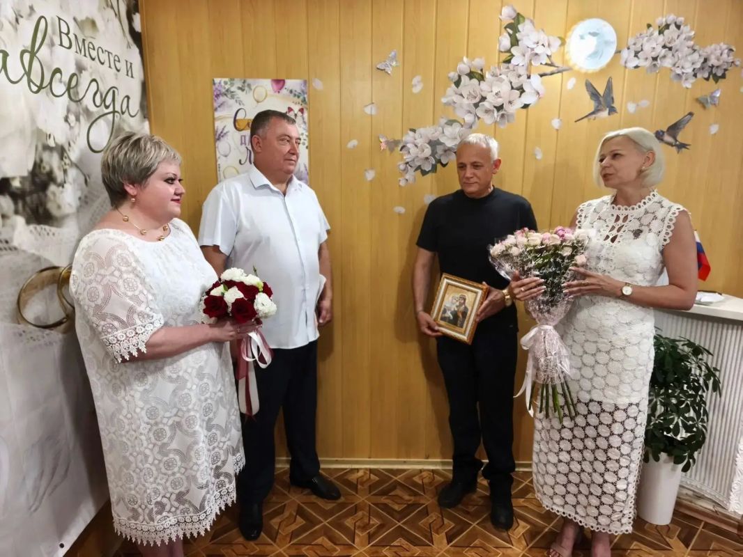 Двойной праздник в Чаплынском ЗАГС: любовь, верность и служение Родине Двойной праздник в Чаплынском ЗАГС: любовь, верность и служение Родине