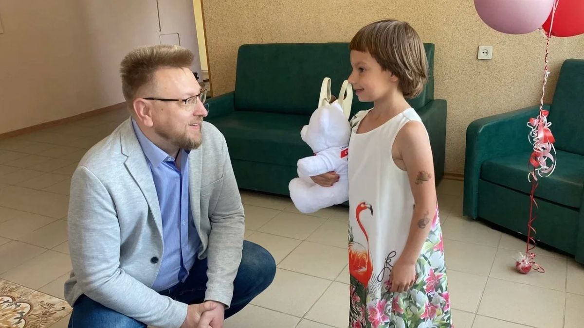 Владимир Сальдо: «Коробка храбрости» добралась до детского отделения Генической больницы Владимир Сальдо: «Коробка храбрости» добралась до детского отделения Генической больницы