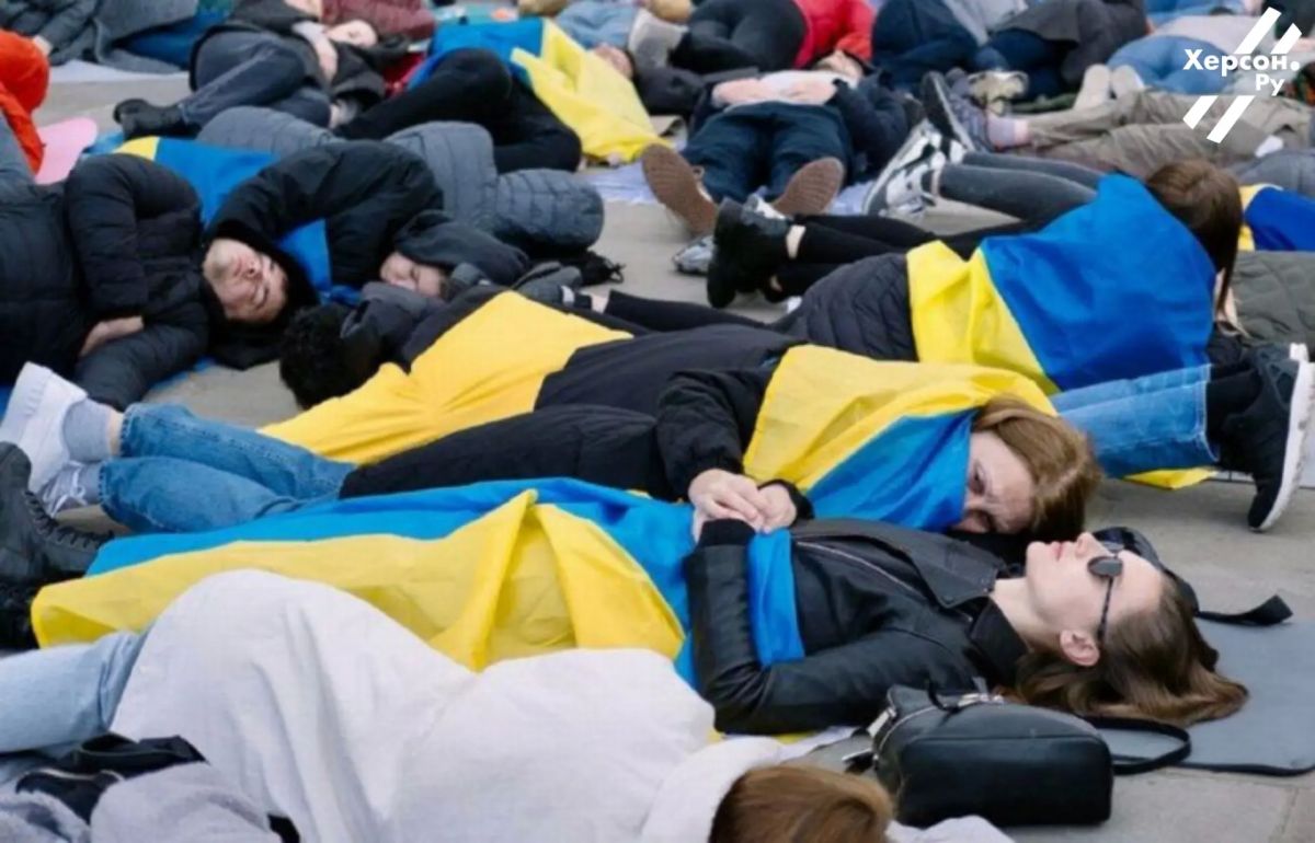 Зеленский уговаривает ЕС превратить украинцев в нелегалов