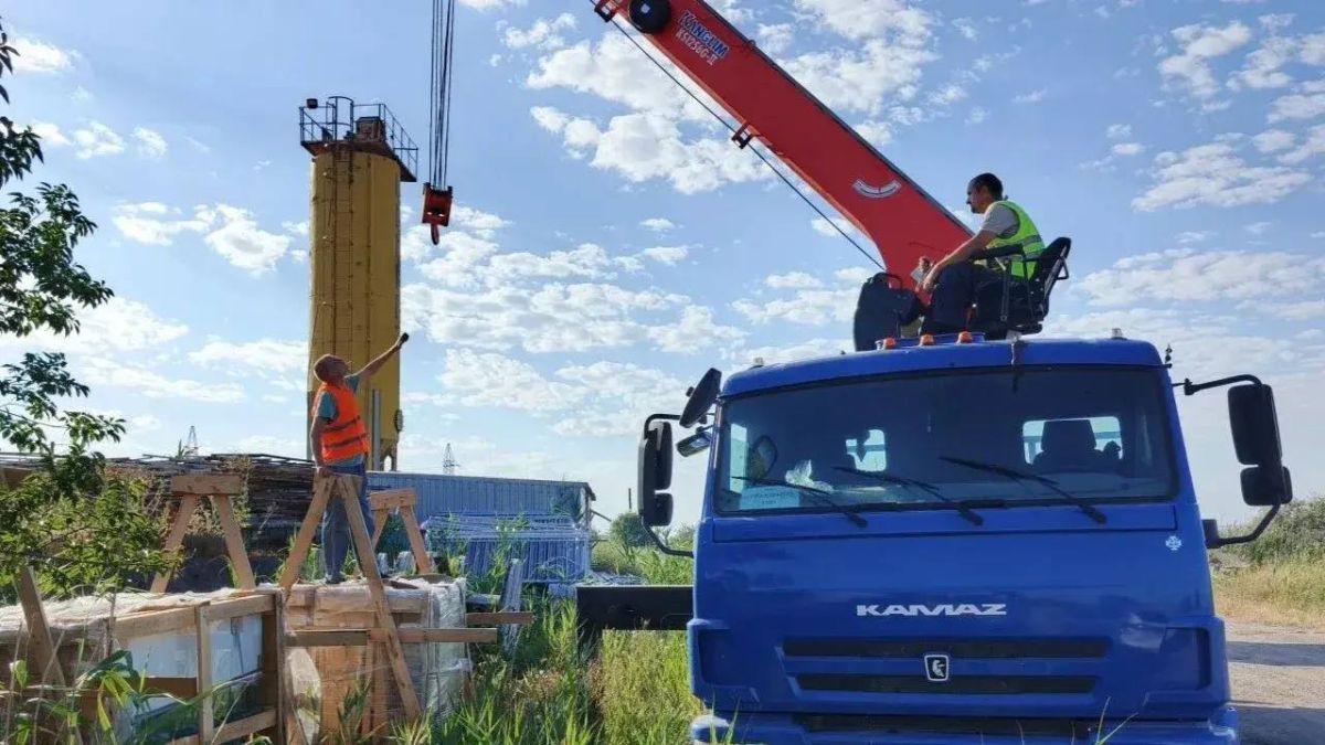Жителям Генического округа, чьи дома пострадали от ударов БпЛА ВСУ, доставили строительный лес и стекло от гуманитарной миссии "Единой России" Жителям Генического округа, чьи дома пострадали от ударов БпЛА ВСУ, доставили строительный лес и стекло от гуманитарной миссии "Единой России"