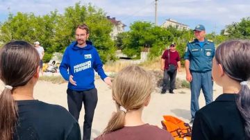 В Херсонской области волонтеры рассказали детям о правилах безопасности на воде