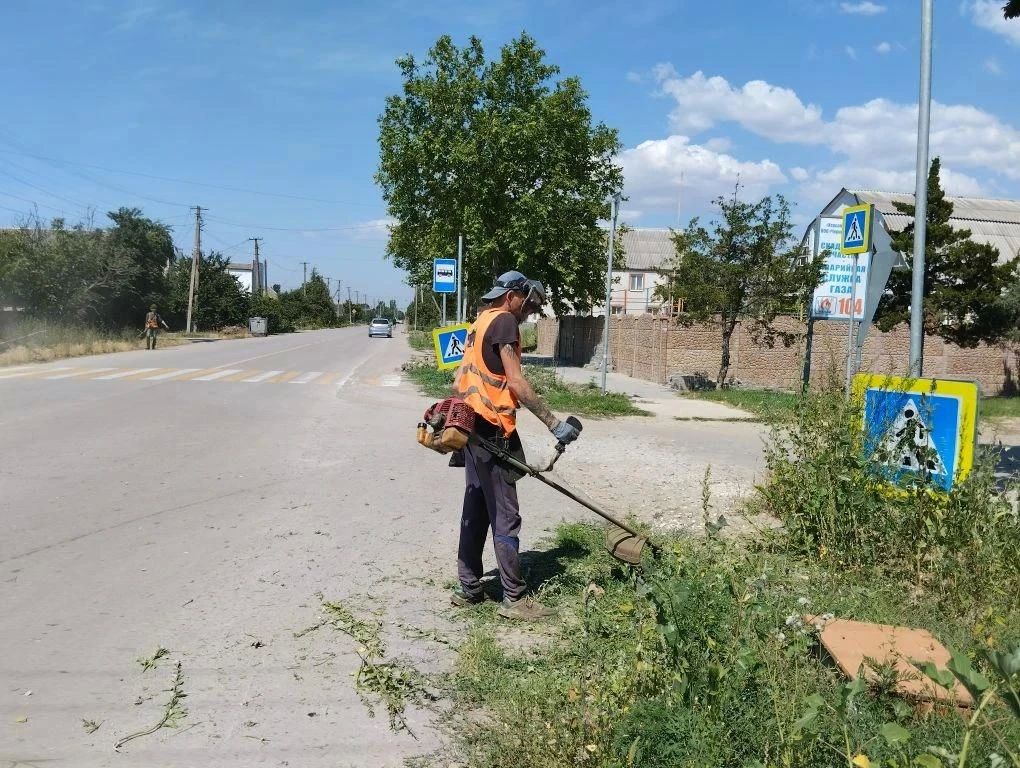 В Скадовске продолжаются плановые работы по благоустройству городских территорий В Скадовске продолжаются плановые работы по благоустройству городских территорий