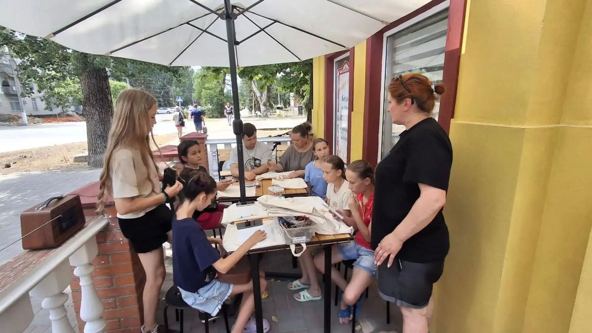 От пластика к искусству: как в Скадовске создавали уникальные эко-шоперы От пластика к искусству: как в Скадовске создавали уникальные эко-шоперы