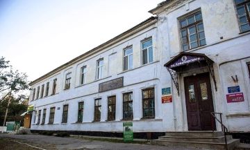 Павел Филипчук: Памятники истории Каховки. Здание бывшей женской гимназии - памятник истории нашего города