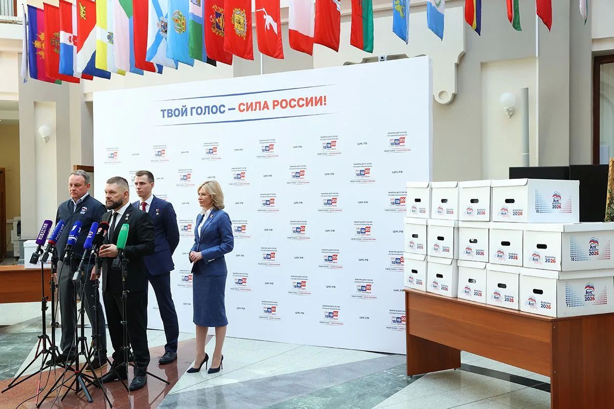 Единая Россия передала в Центризбирком документы для регистрации списка кандидатов на выборы в Госдуму