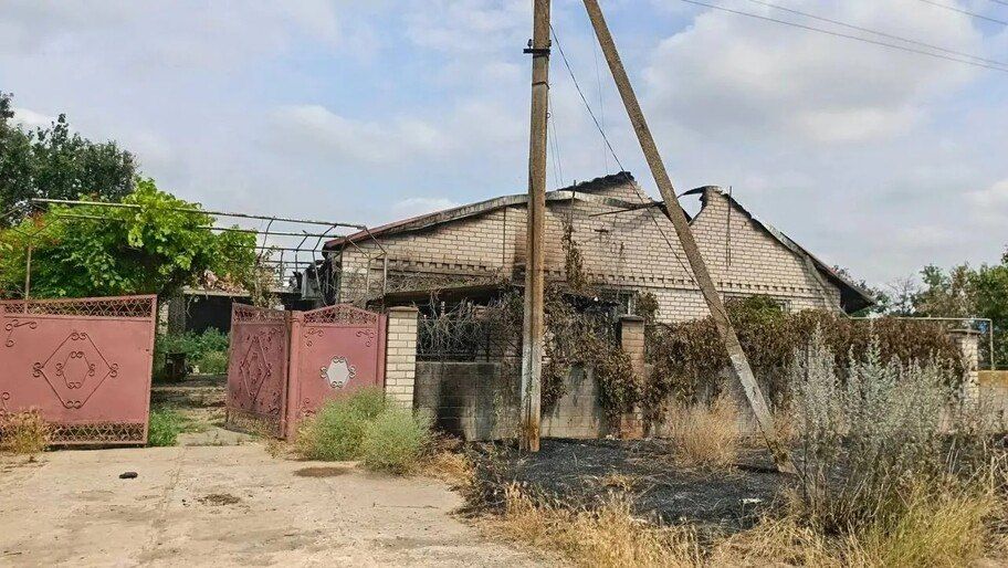 ВСУ уничтожили в Каховском округе 50 гектаров пшеницы и сожгли несколько жилых домов