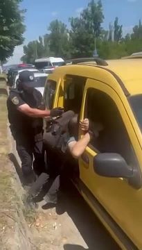 В Черновцах, уже третий день гребут мужиков жестко и не взирая на возмущение народа