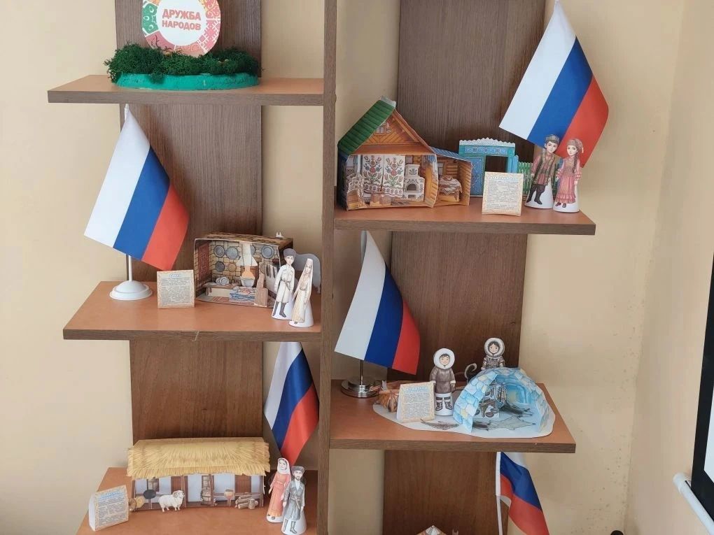 В Тавричанской сельской библиотеке прошел час творчества «От края до края: культура многонациональной России», приуроченный к Году Народного Единства В Тавричанской сельской библиотеке прошел час творчества «От края до края: культура многонациональной России», приуроченный к Году Народного Единства