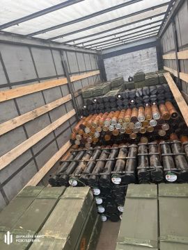 Меняют войну на наличные: бойцы ВСУ торгуют оружием с грузовика
