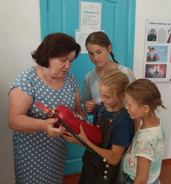 В Богдановском сельском клубе прошел тематический час "Правила пожарной безопасности и поведение при пожаре"