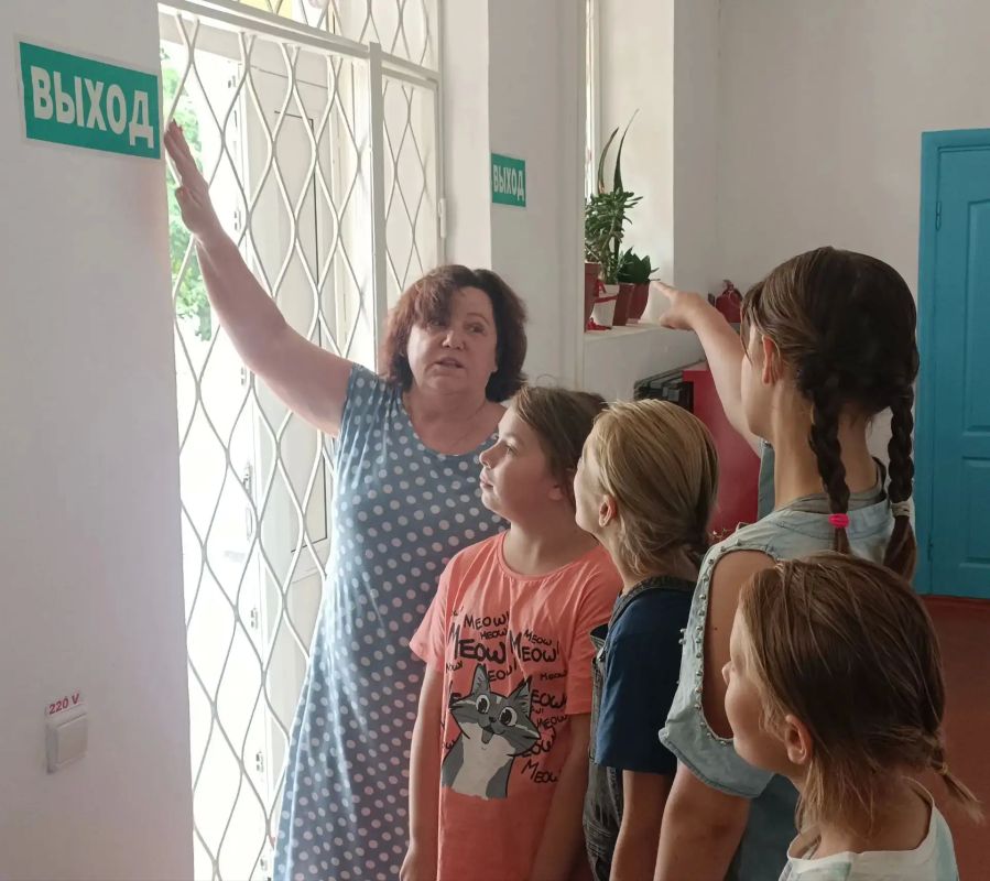 В Богдановском сельском клубе прошел тематический час "Правила пожарной безопасности и поведение при пожаре" В Богдановском сельском клубе прошел тематический час "Правила пожарной безопасности и поведение при пожаре"