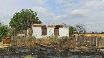 Несколько домов полностью сгорели в Каховском округе из-за атак ВСУ