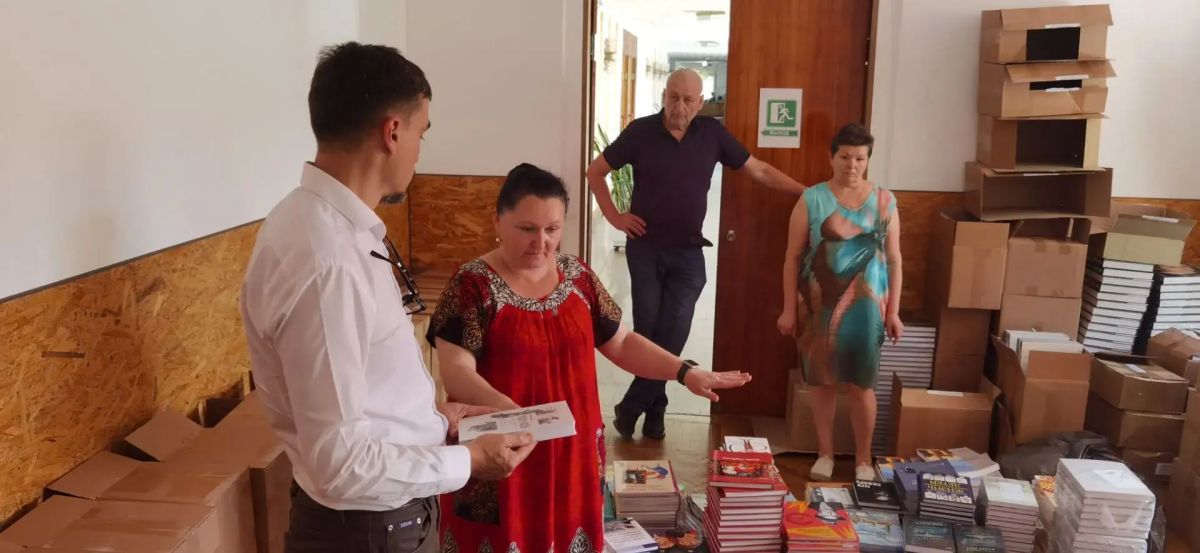 Первый заместитель главы Каховской администрации Игорь Бжезицкий проинспектировал работу по регистрации и распределению новых книг, поступивших в Каховский округ Первый заместитель главы Каховской администрации Игорь Бжезицкий проинспектировал работу по регистрации и распределению новых книг, поступивших в Каховский округ