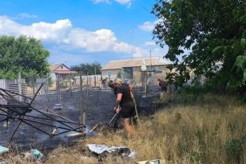 В Новокаховском округе ударами ВСУ повреждены жилой дом и три автомобиля