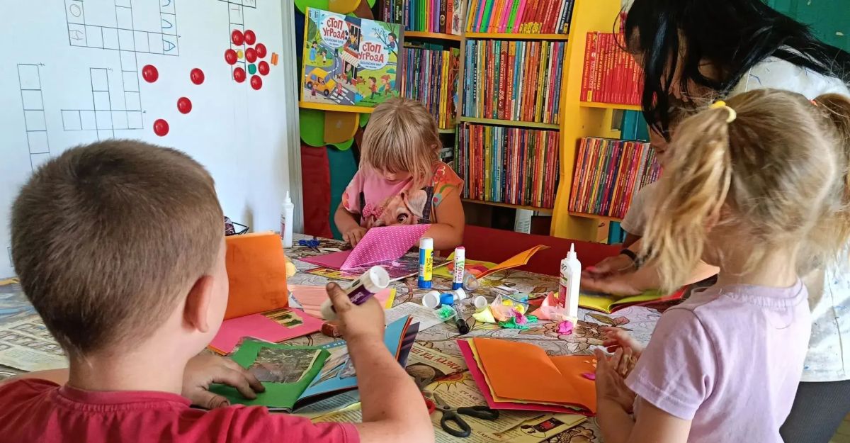 В Красноподольской библиотеке прошёл мастер-класс «Книжка-малышка» В Красноподольской библиотеке прошёл мастер-класс «Книжка-малышка»
